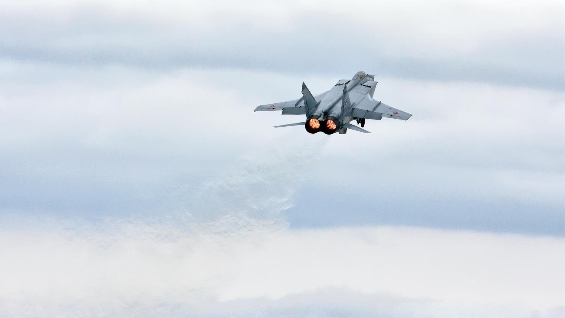 一己之力对钢铁洪流，莱奥统治全场，威尔士正面击溃勒沃库森宣告新时代