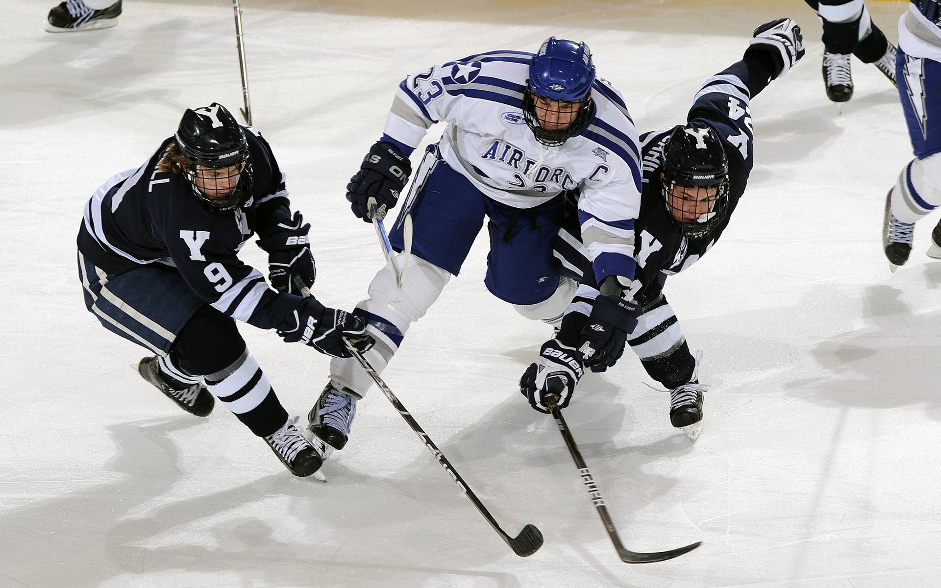 开云体育2026-左手扣篮，右脚射门，论运动场上接管者的时空交错